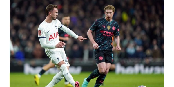 Kevin De Bruyne respeita o trabalho árduo de cada jogador de futebol Kevin De Bruyne respeita o trabalho árduo de cada jogador de futebol